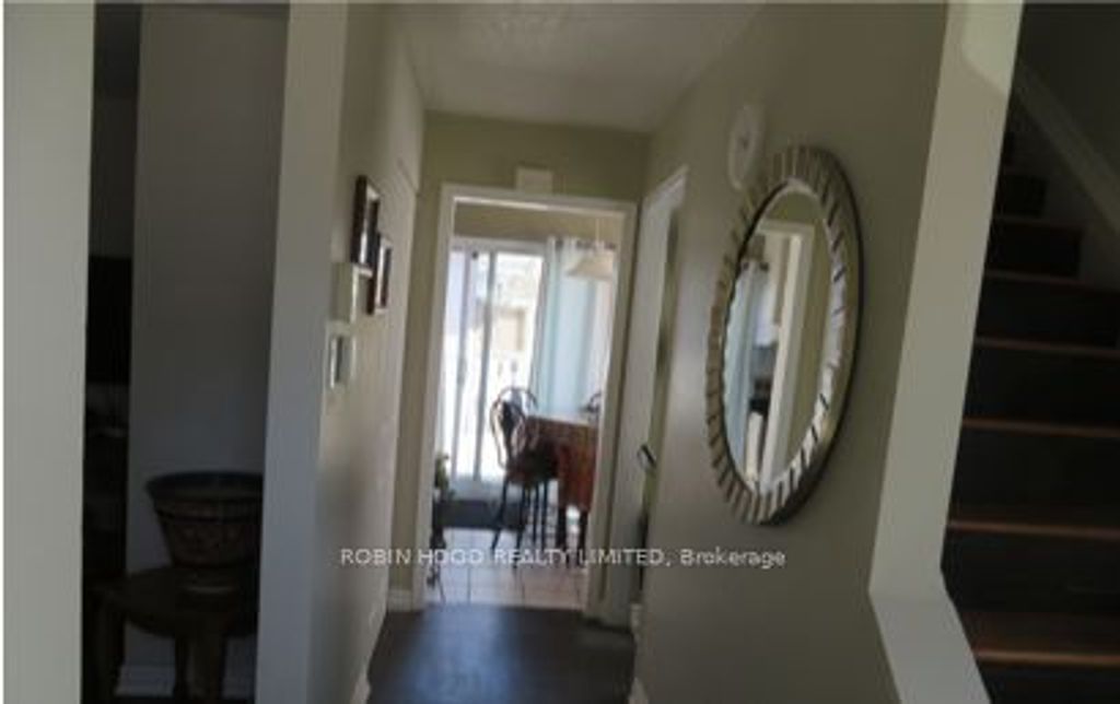 Photo of 1 Lotus Court, Cyrville - Carson Grove - Pineview, ON K1J 8A6 (MLS # X13015252)