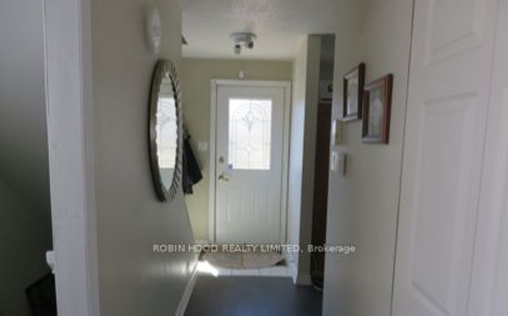 Photo of 1 Lotus Court, Cyrville - Carson Grove - Pineview, ON K1J 8A6 (MLS # X13015252)