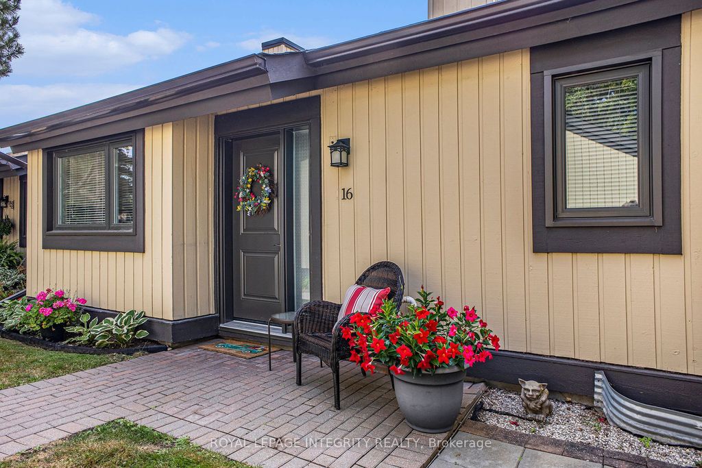 Photo of 16 Pebble Beach Court #29, Stittsville - Munster - Richmond, ON K2S 1B9 (MLS # X13079502)