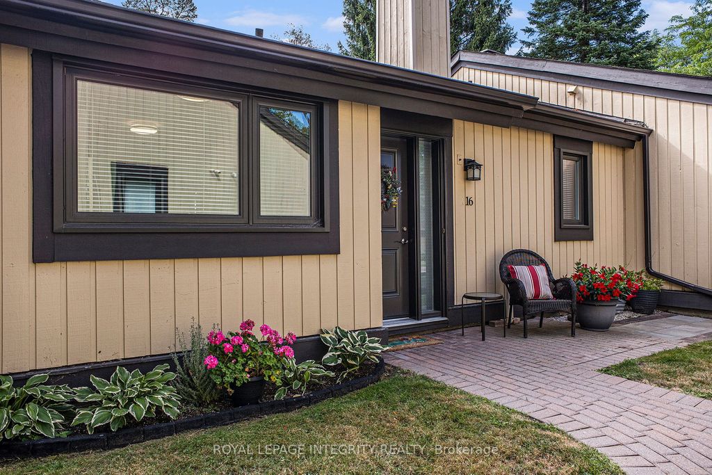 Photo of 16 Pebble Beach Court #29, Stittsville - Munster - Richmond, ON K2S 1B9 (MLS # X13079502)