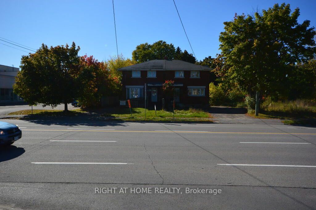 Photo of 348 Woodroffe Avenue, Woodroffe, ON K2A 3V5 (MLS # X12589988)