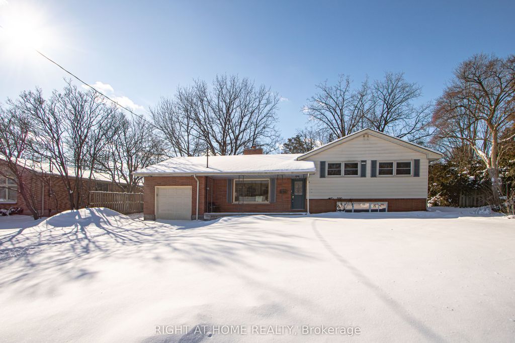 Photo of 26 Wychwood Park, London North, ON N6G 1R5 (MLS # X12710968)