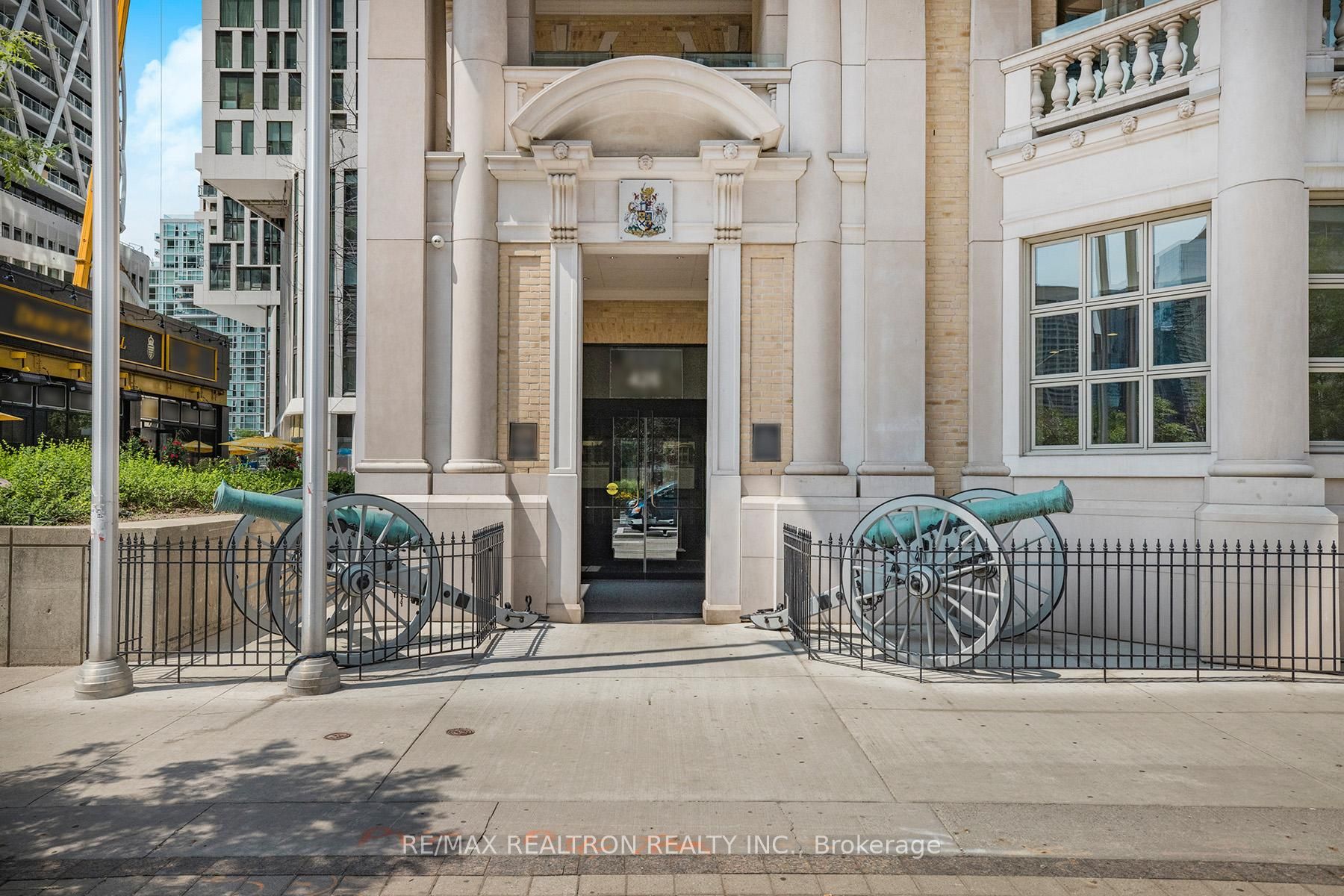 426 University Avenue 905