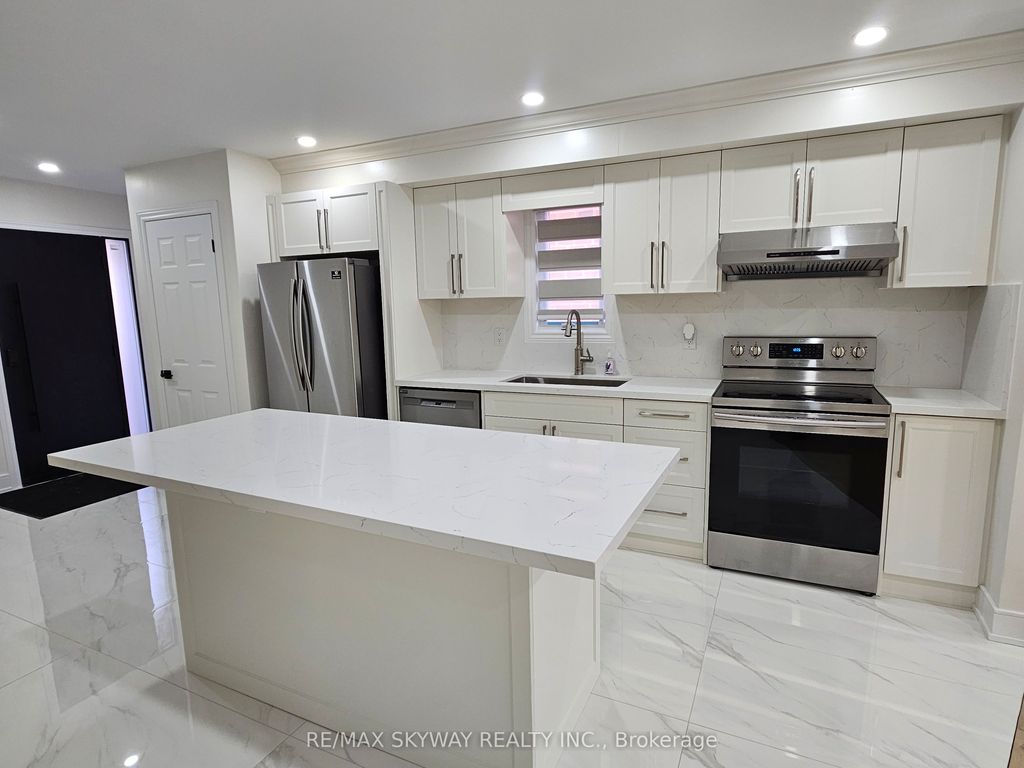 Photo of 5524 Cortina Crescent, Mississauga, ON L4Z 3R1 (MLS # W12835294)