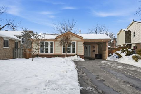 697 LOMOND Crescent Burlington ON L7L 2N8