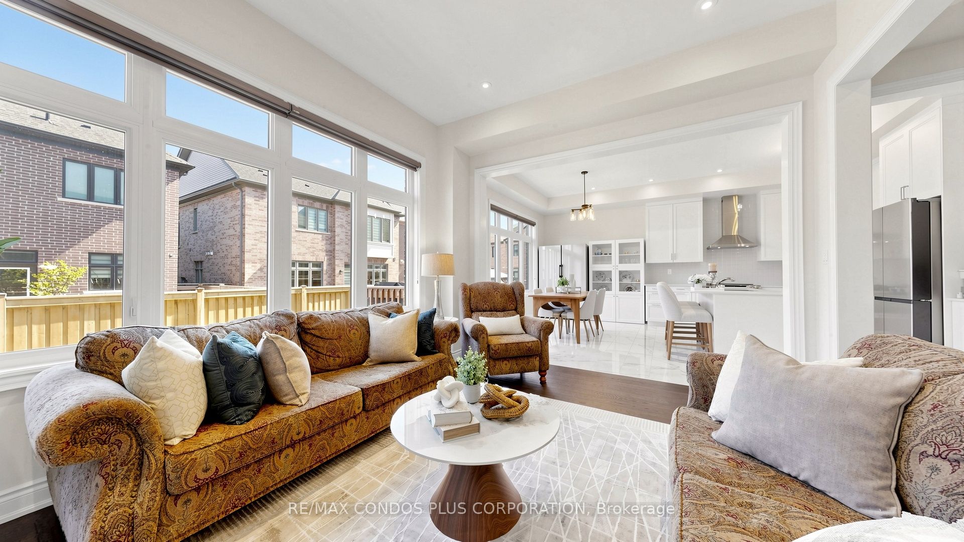 1361 Yellow Rose Circle