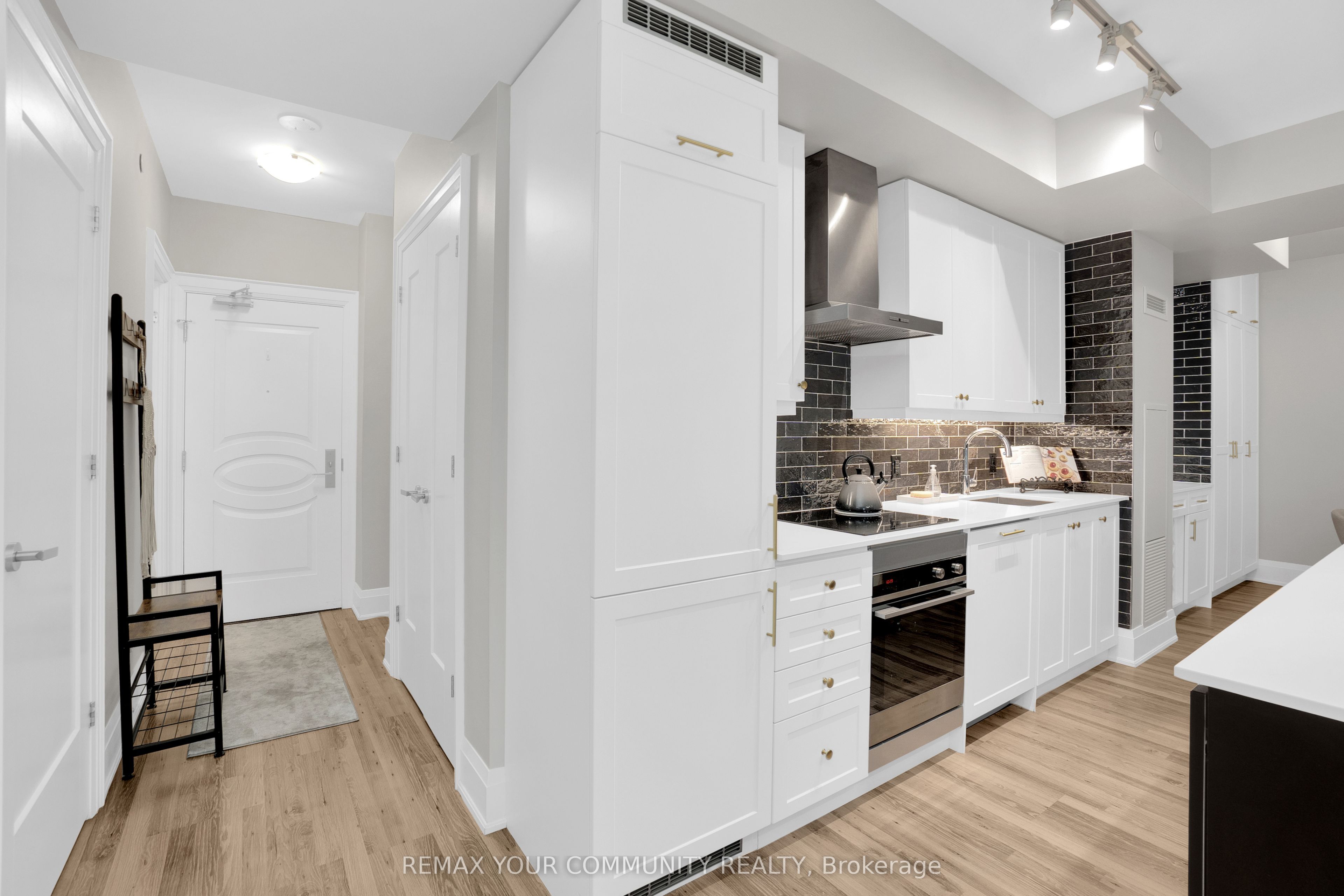9085 Jane Street 523
