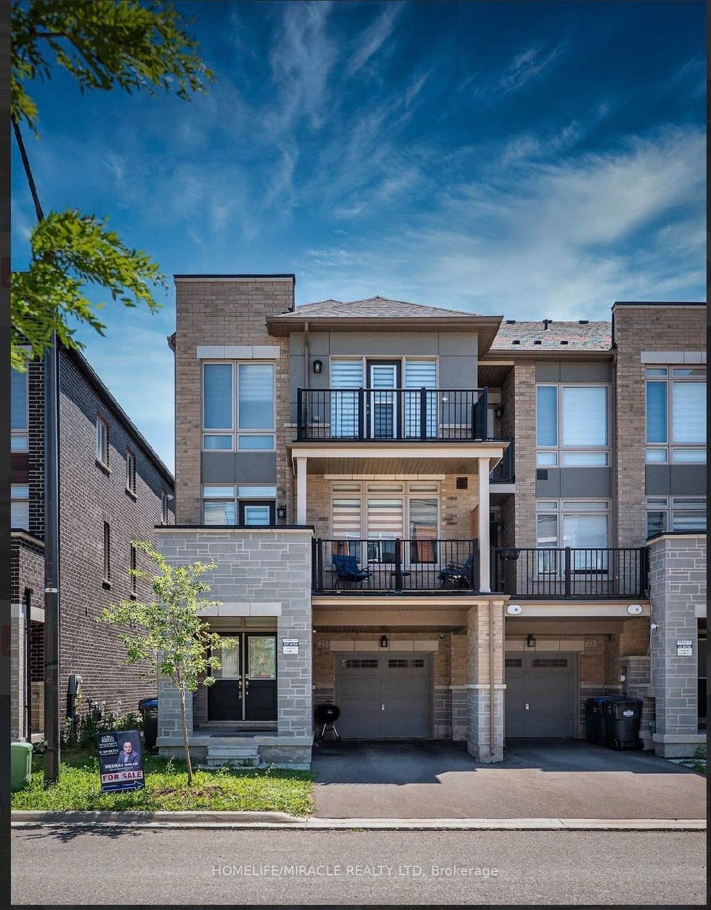 Photo of 23 Arrowview Drive, Brampton, ON L7A 5H6 (MLS # W13623216)