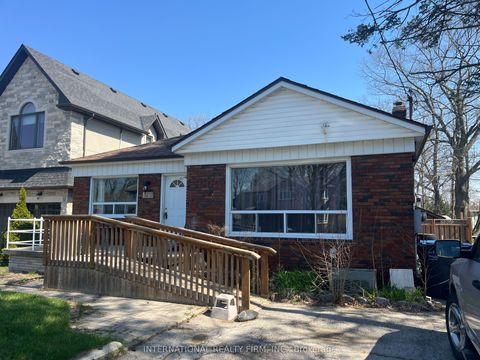 1481 Myron Drive W Mississauga ON L5E 2N5