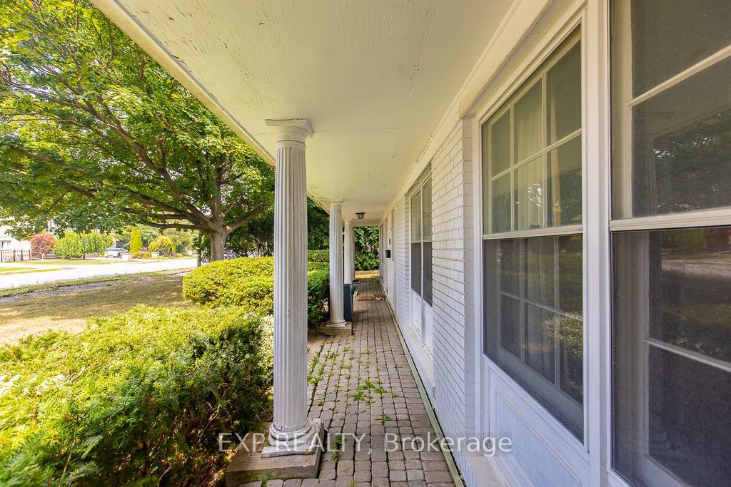 Photo of 9 Laureleaf Road, Markham, ON L3T 2X2 (MLS # N13141324)