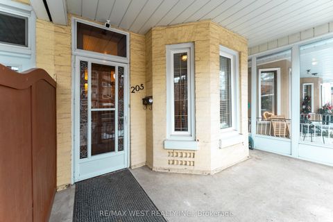 205 Markham Street Toronto ON M6J 2G7