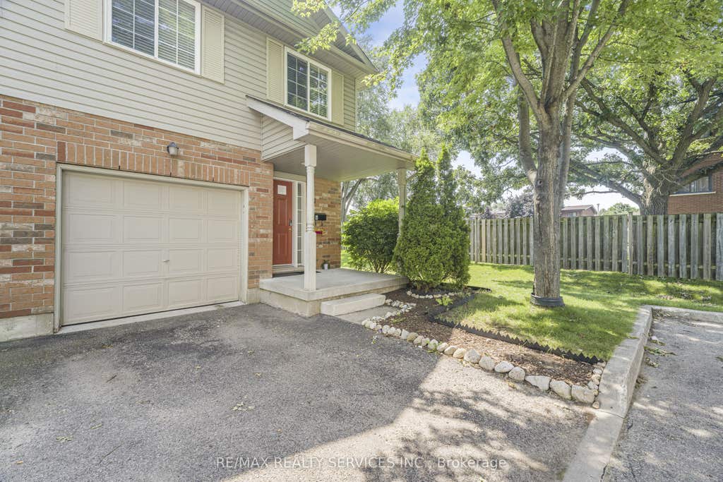 Photo of 120 Dudhope Avenue #17, Cambridge, ON N1R 4T7 (MLS # X13678794)