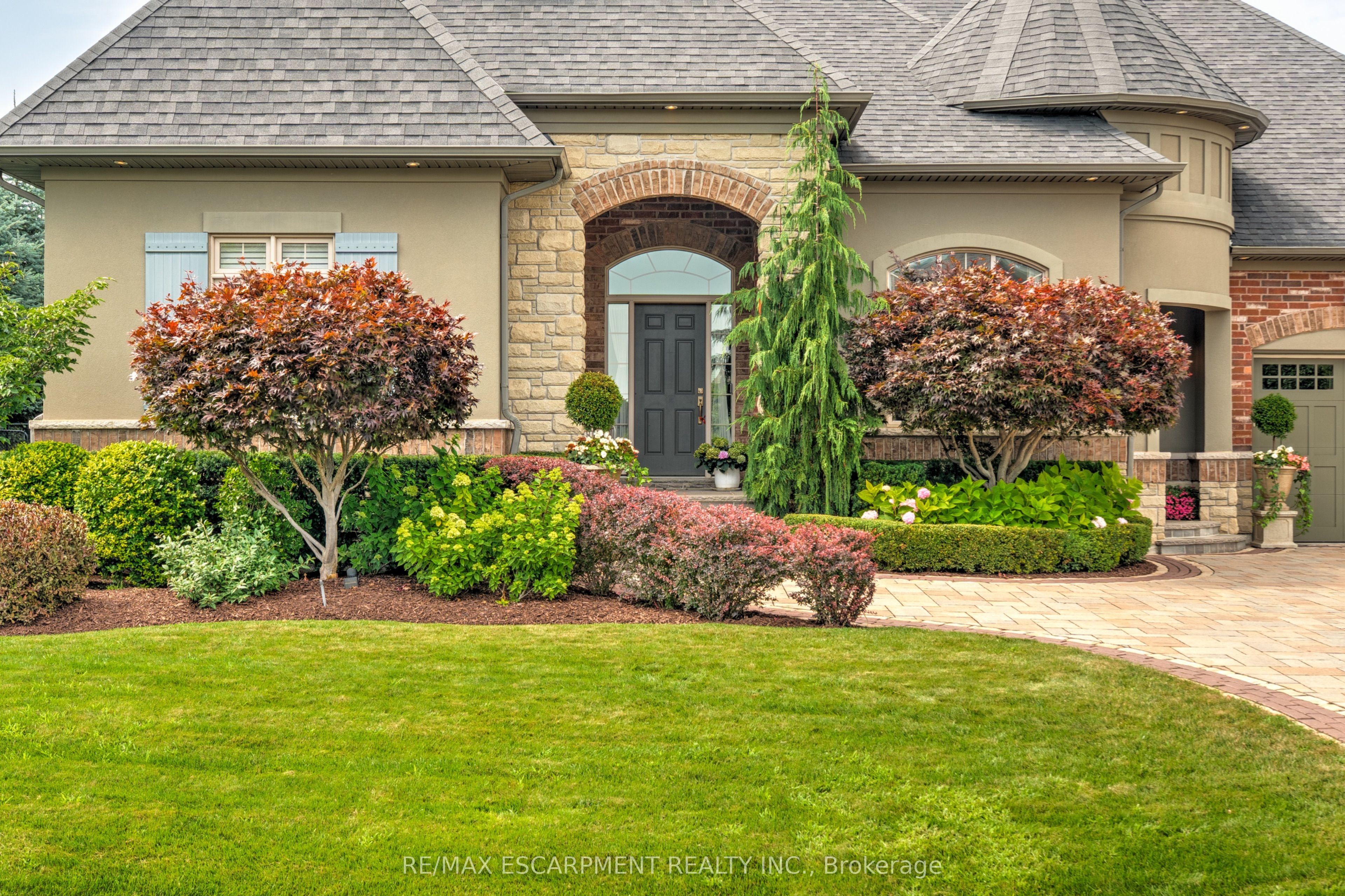 4 Holdroyd Court