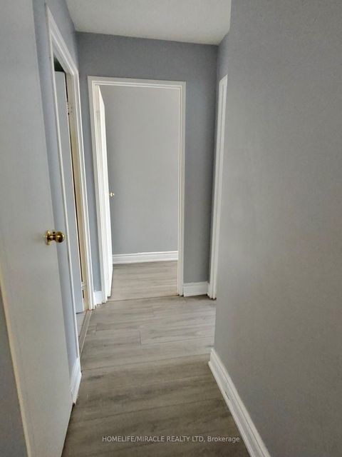 21 Markbrook Lane 1607 Toronto ON M9V 5E4