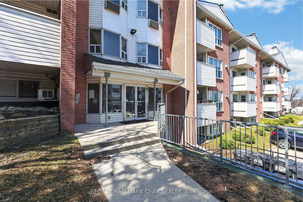 Photo of 120 Bell Farm Road #304, Barrie, ON L4M 6J2 (MLS # S13041016)