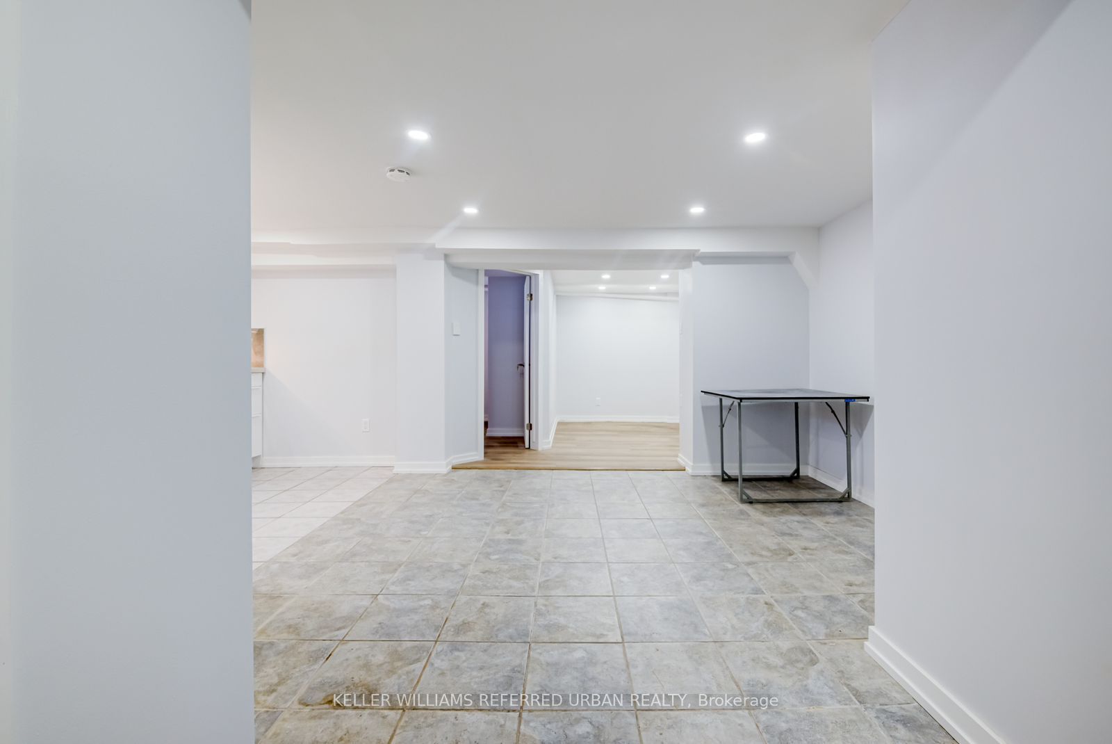 2556 Lake Shore Boulevard W Lower