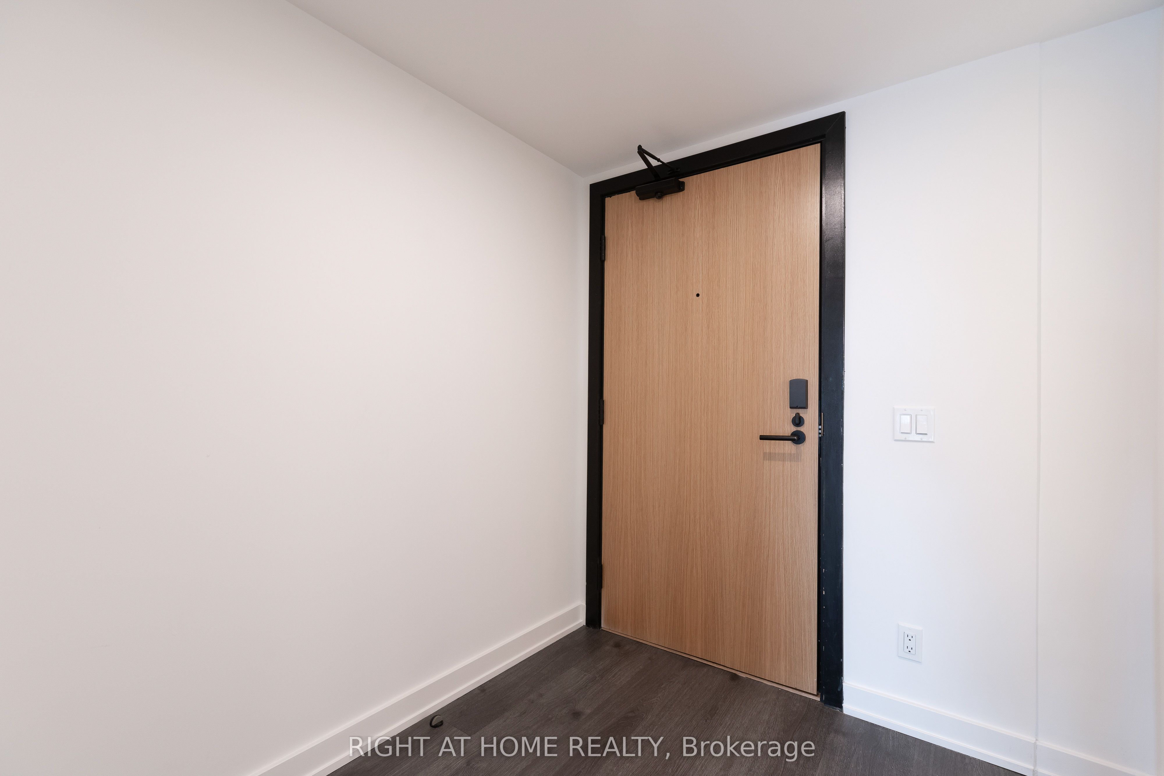 897 College Street W 415