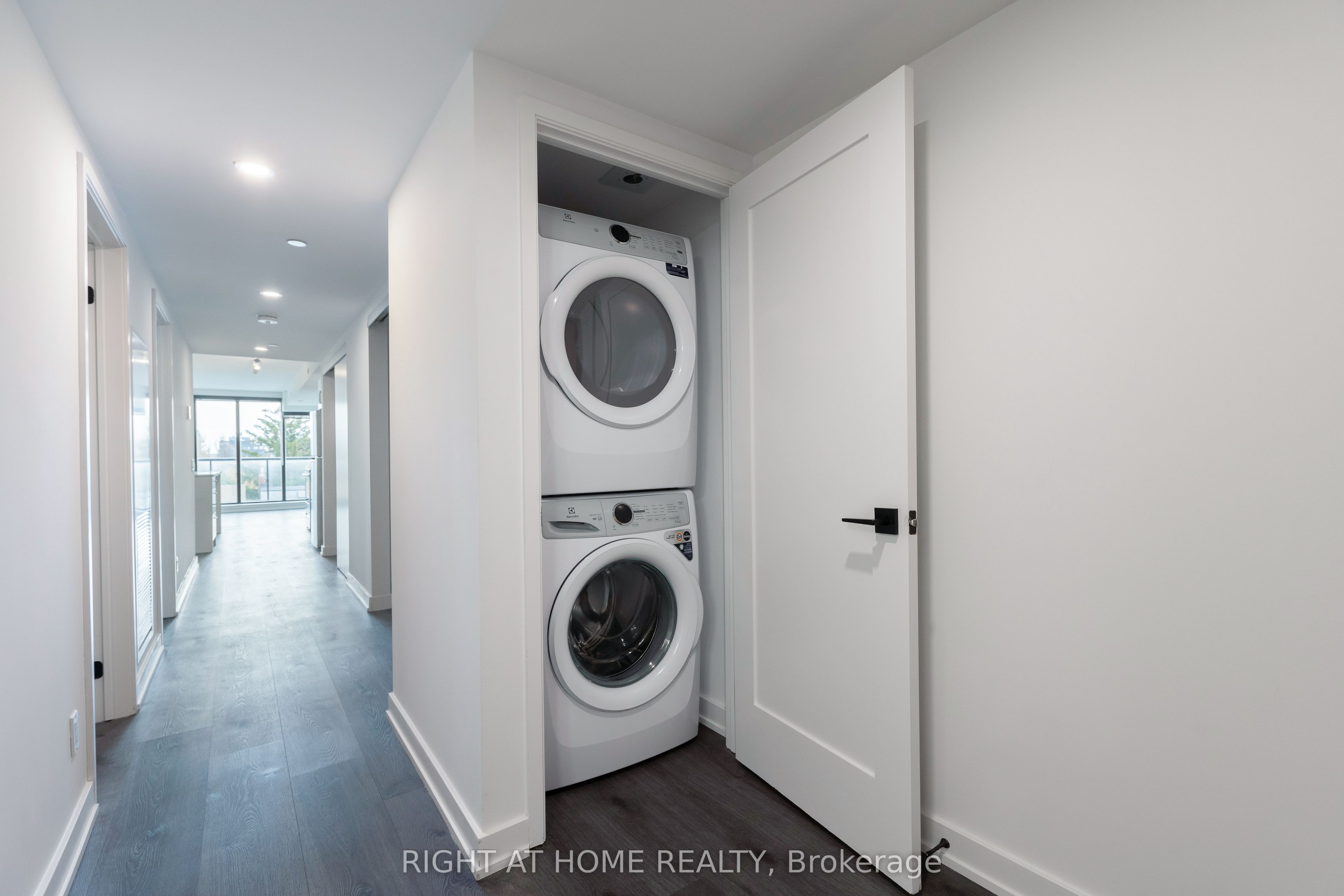 897 College Street W 415