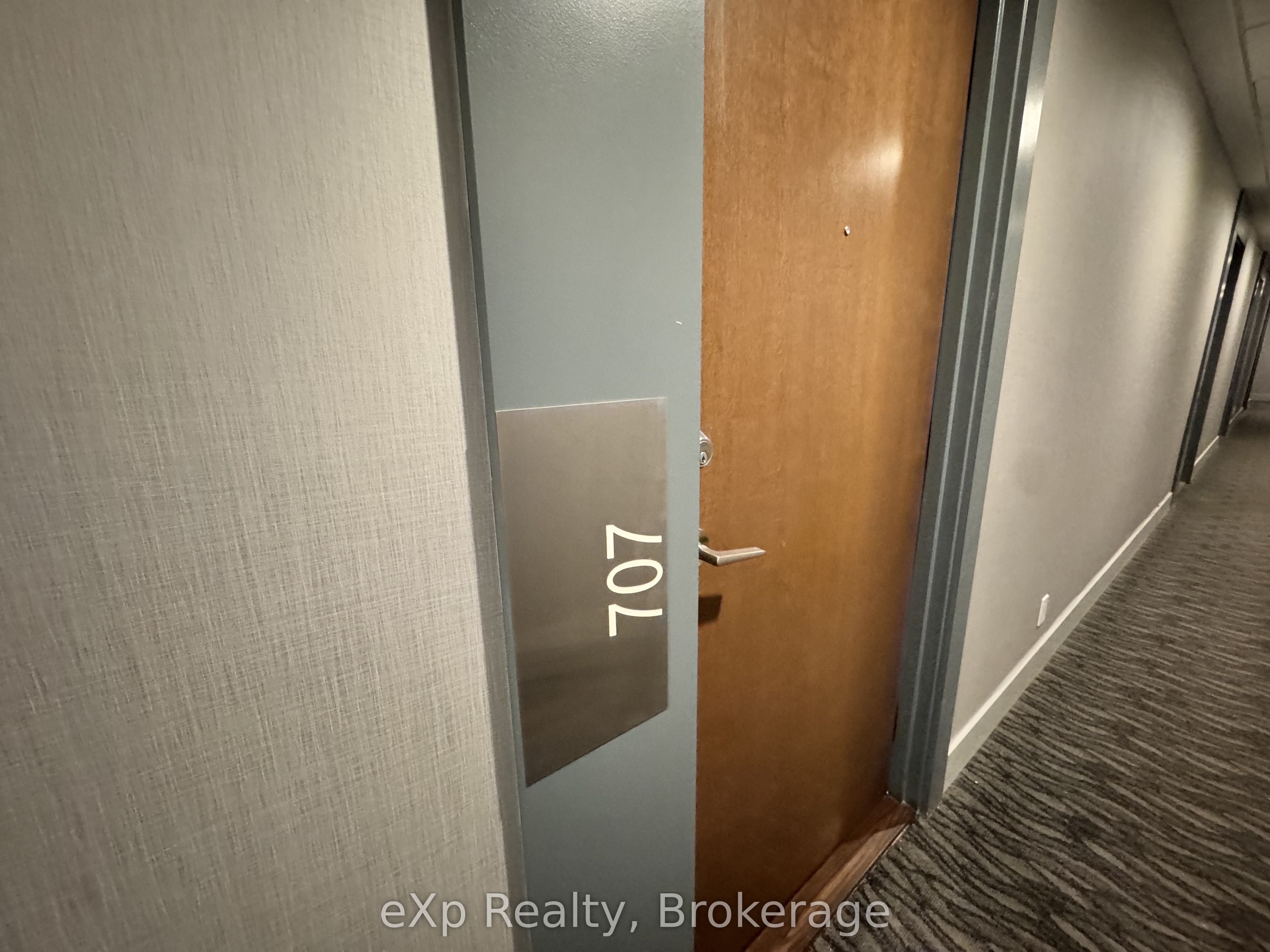 2220 Lakeshore Boulevard W 707