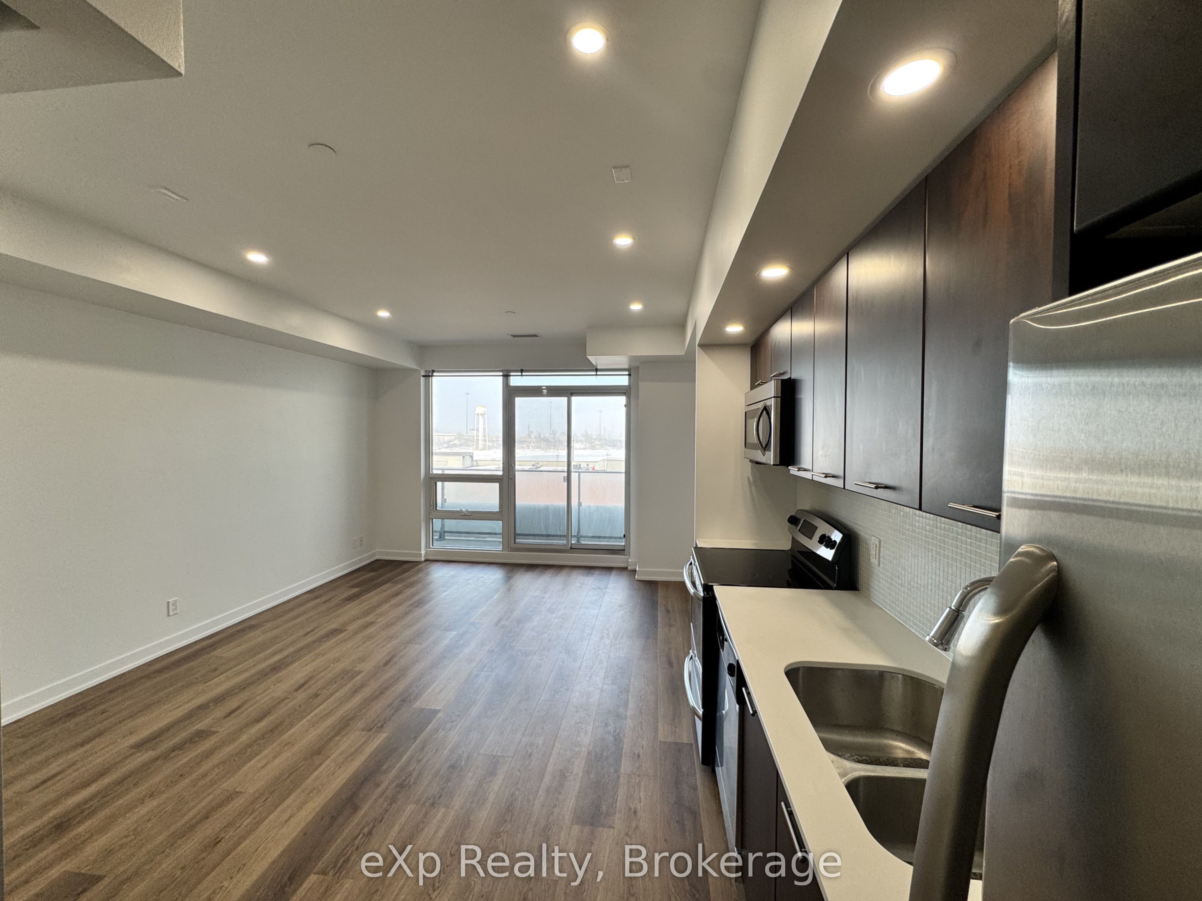 2220 Lakeshore Boulevard W 707