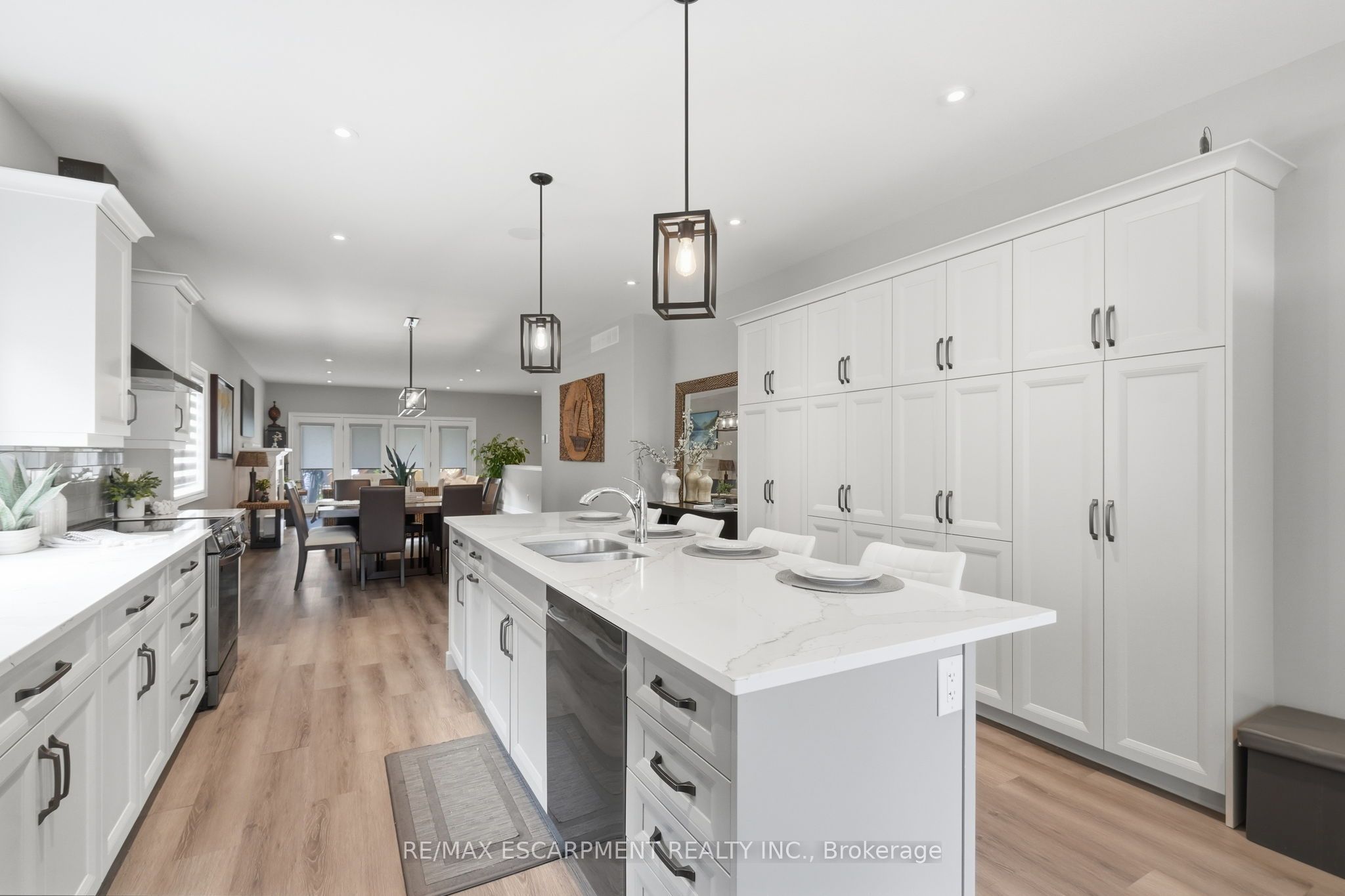 25 Sunrise Court