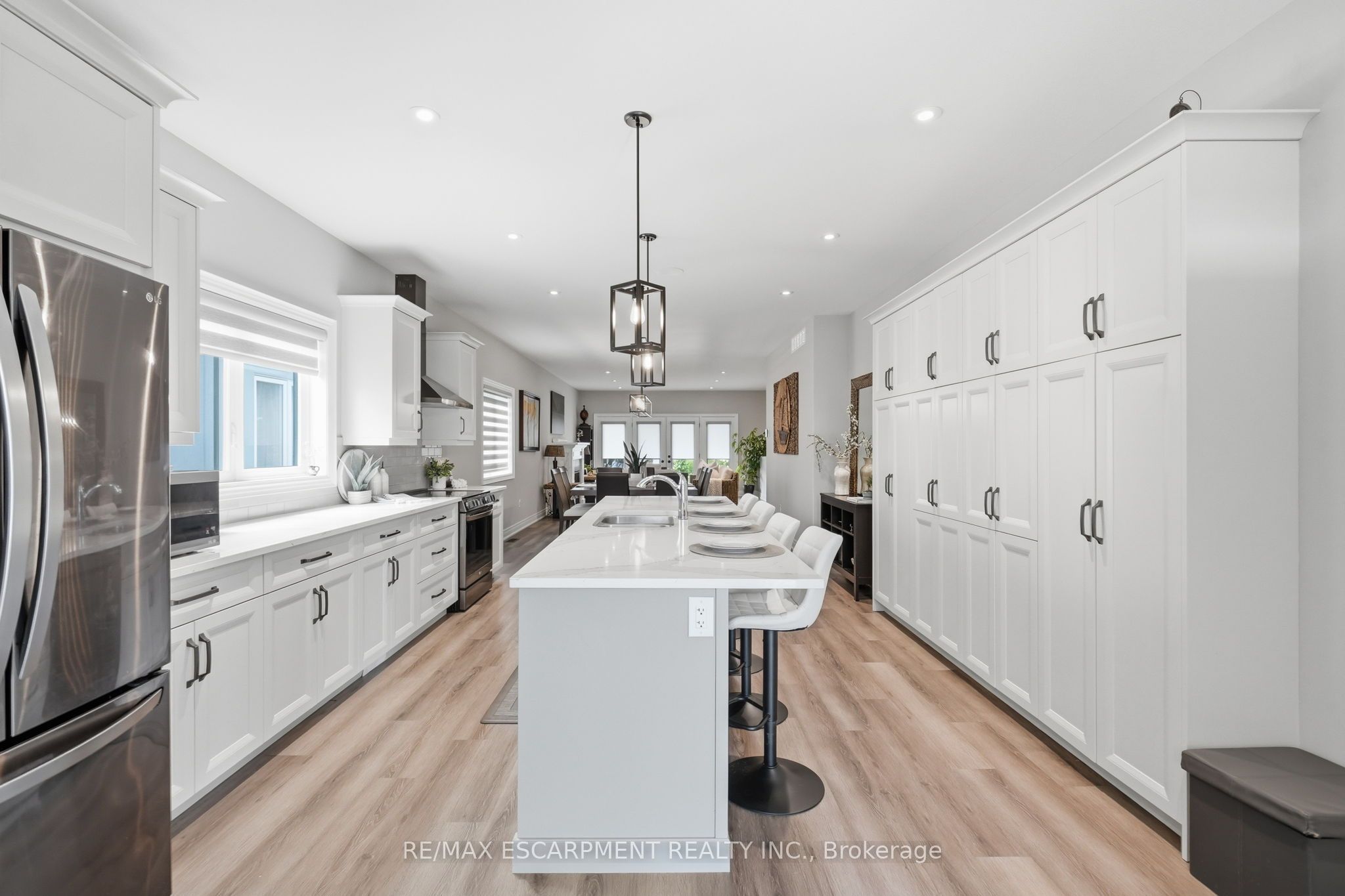 25 Sunrise Court