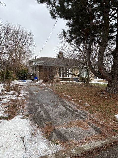 6 King Richard Court Markham ON L3P 1M1