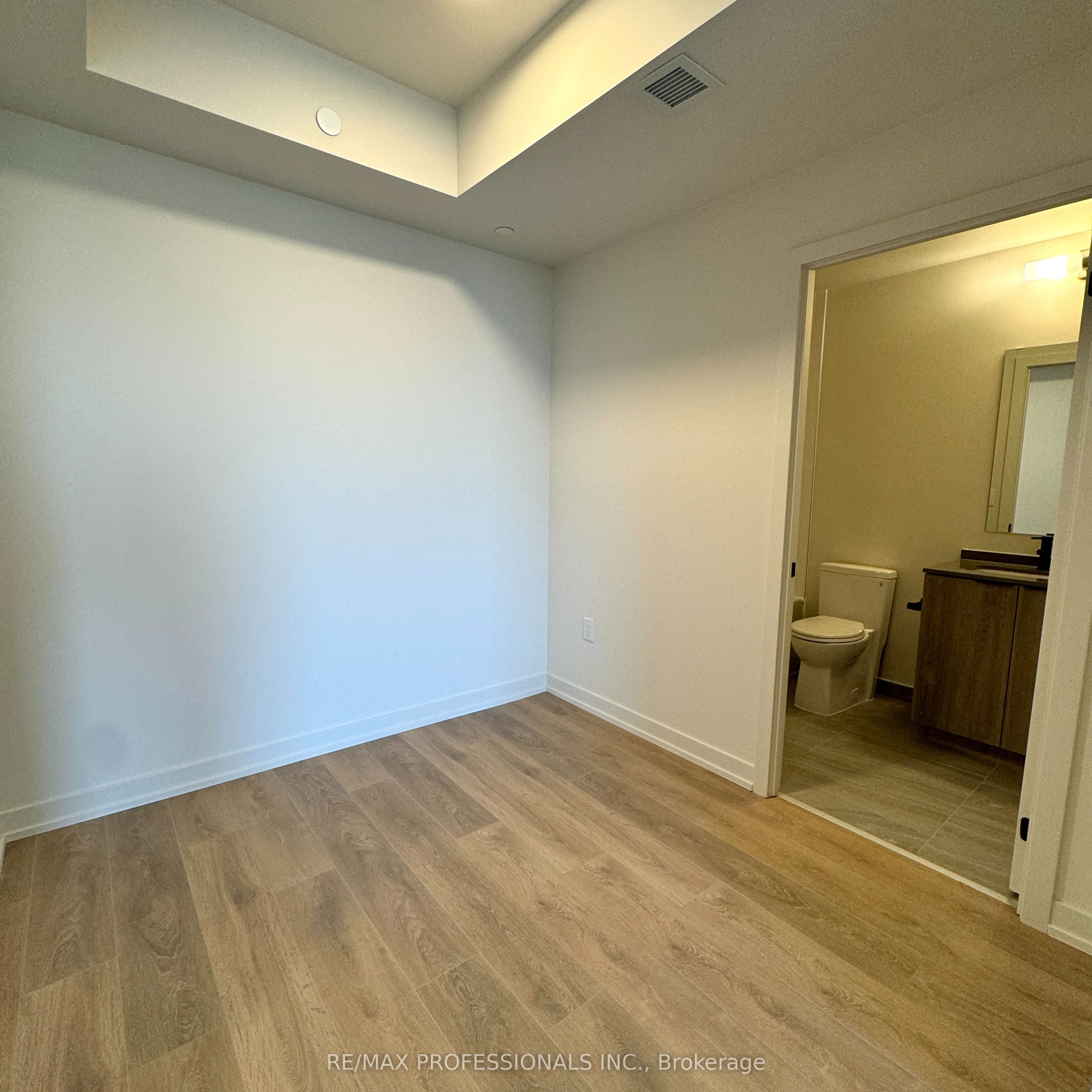 181 Sterling Road 901