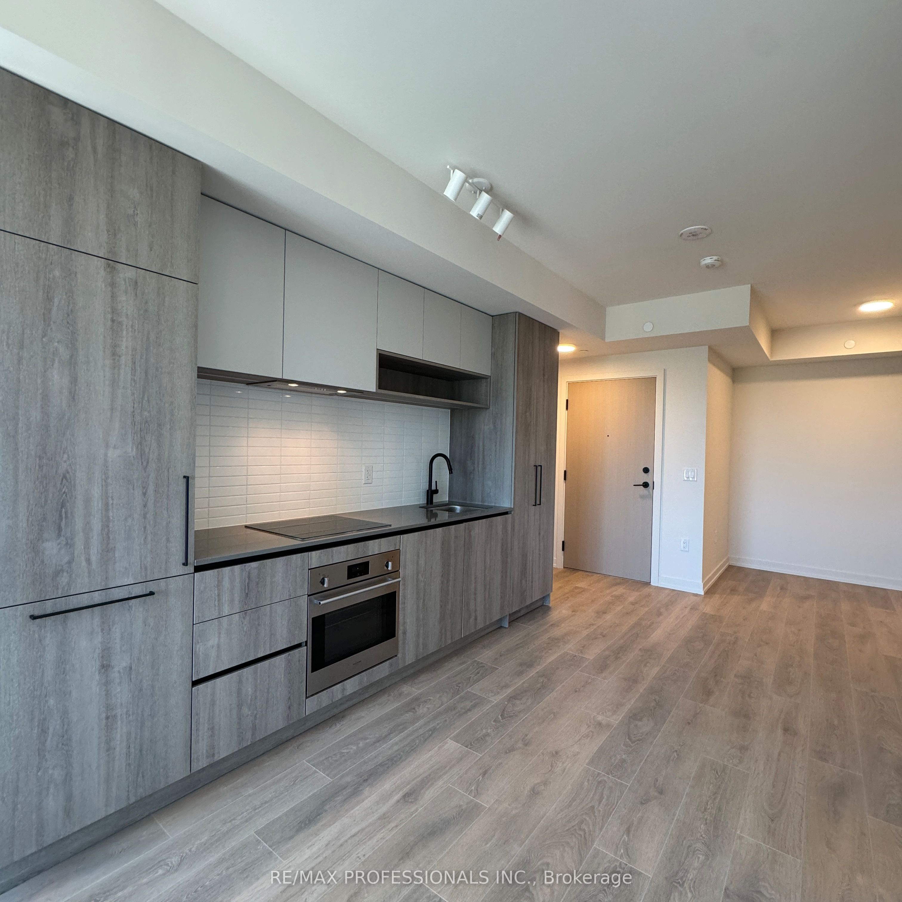 181 Sterling Road 901