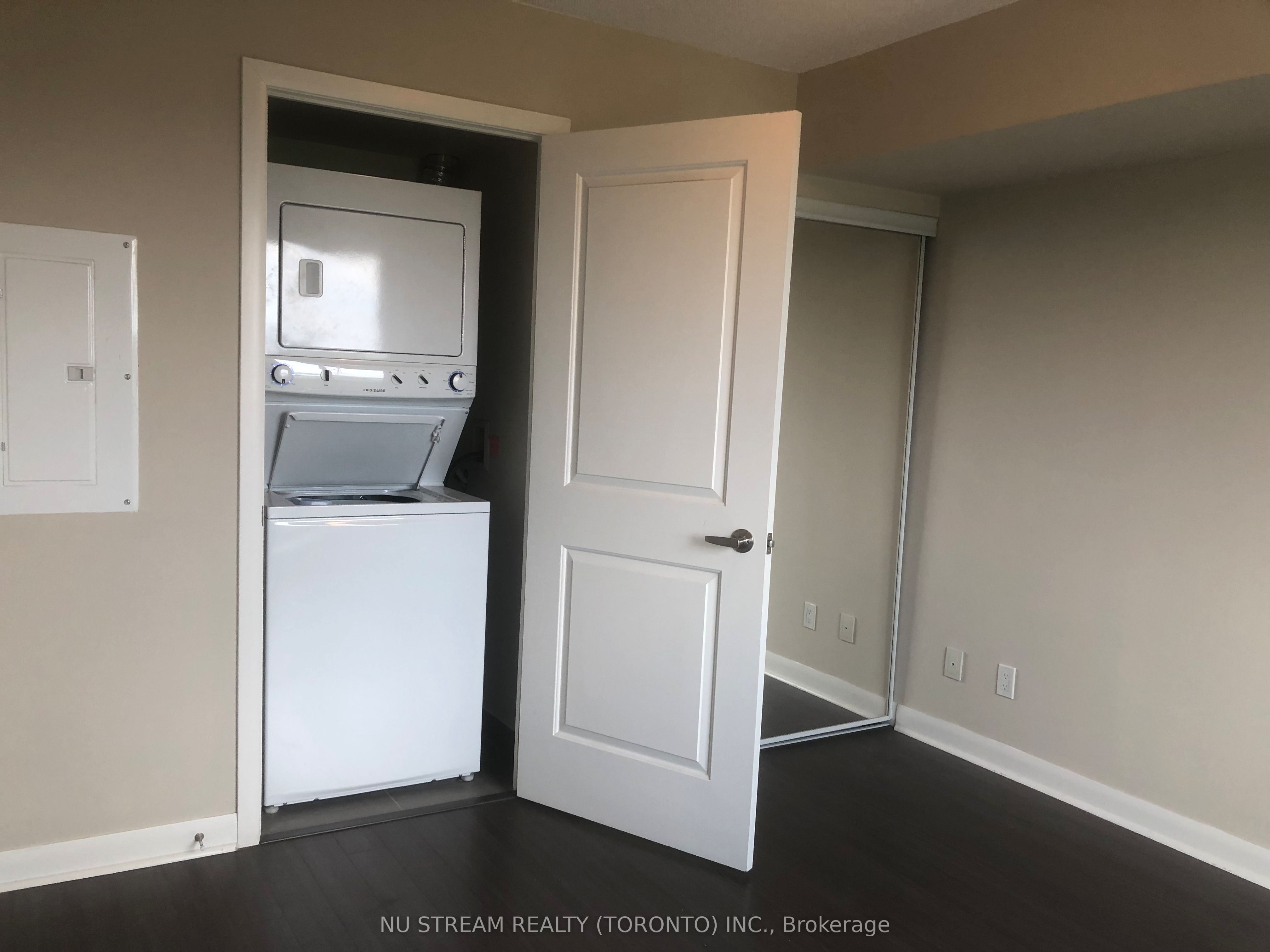 75 NORMAN BETHUNE Avenue 921