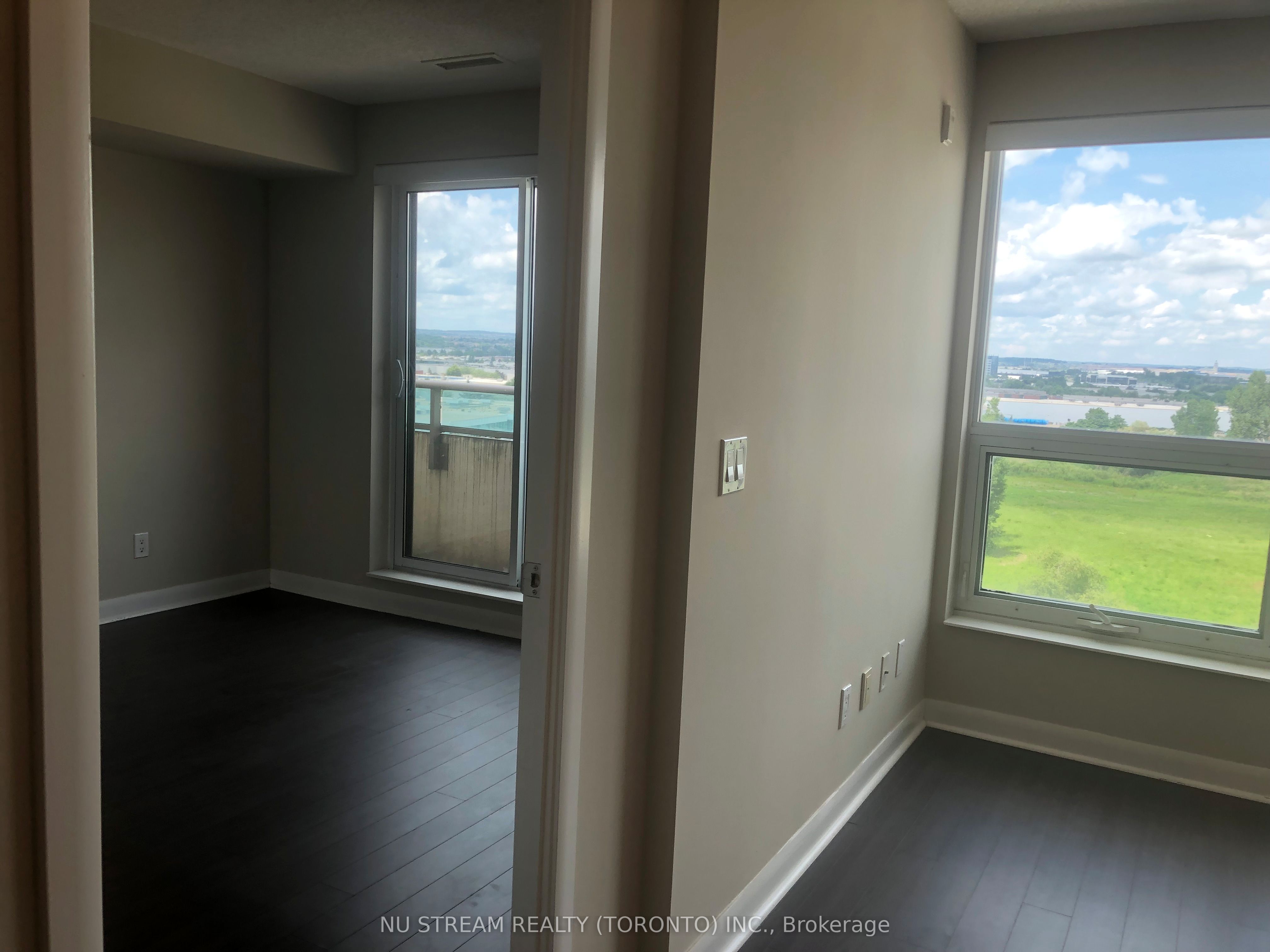 75 NORMAN BETHUNE Avenue 921