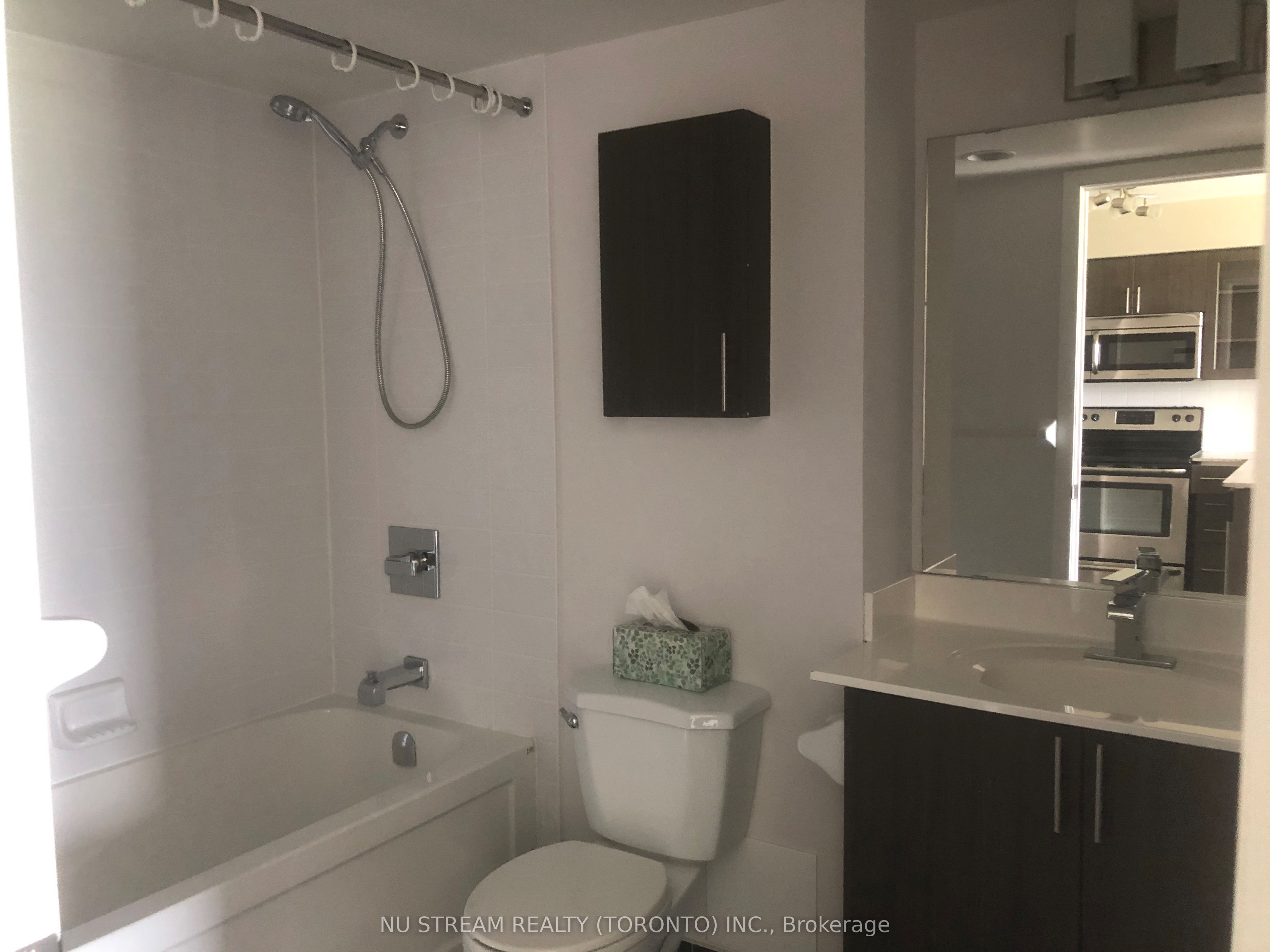 75 NORMAN BETHUNE Avenue 921