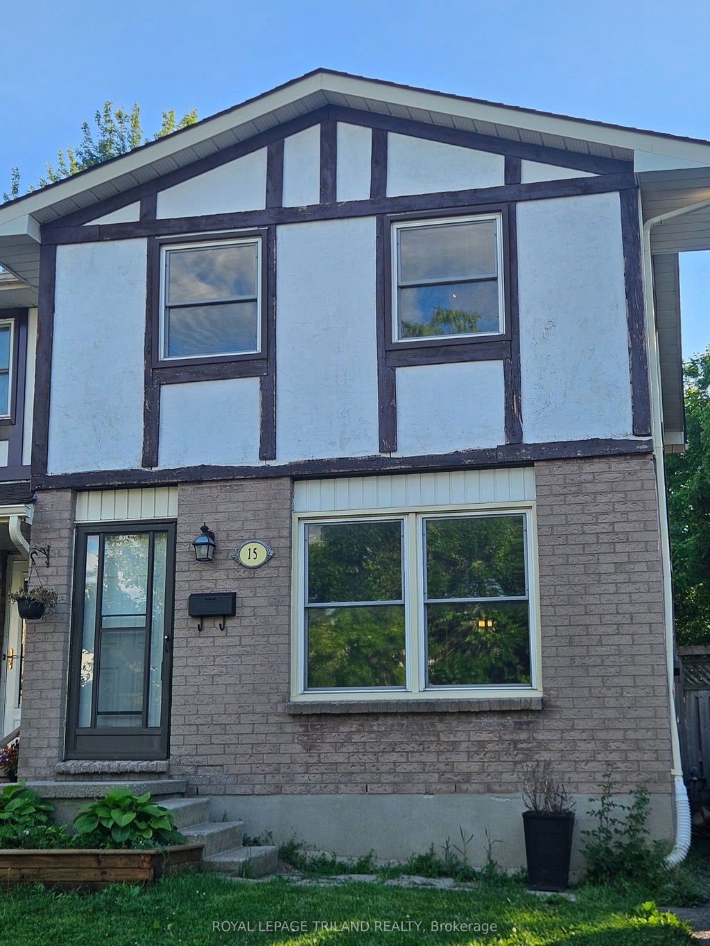 Photo of 15 Chiddington Gate, London South, ON N6C 5K9 (MLS # X13448886)