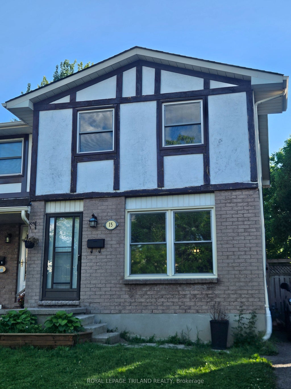 Photo of 15 Chiddington Gate, London South, ON N6C 5K9 (MLS # X13448886)