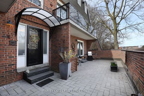 18 La Rose Avenue TH16 Toronto ON M9P 1A5