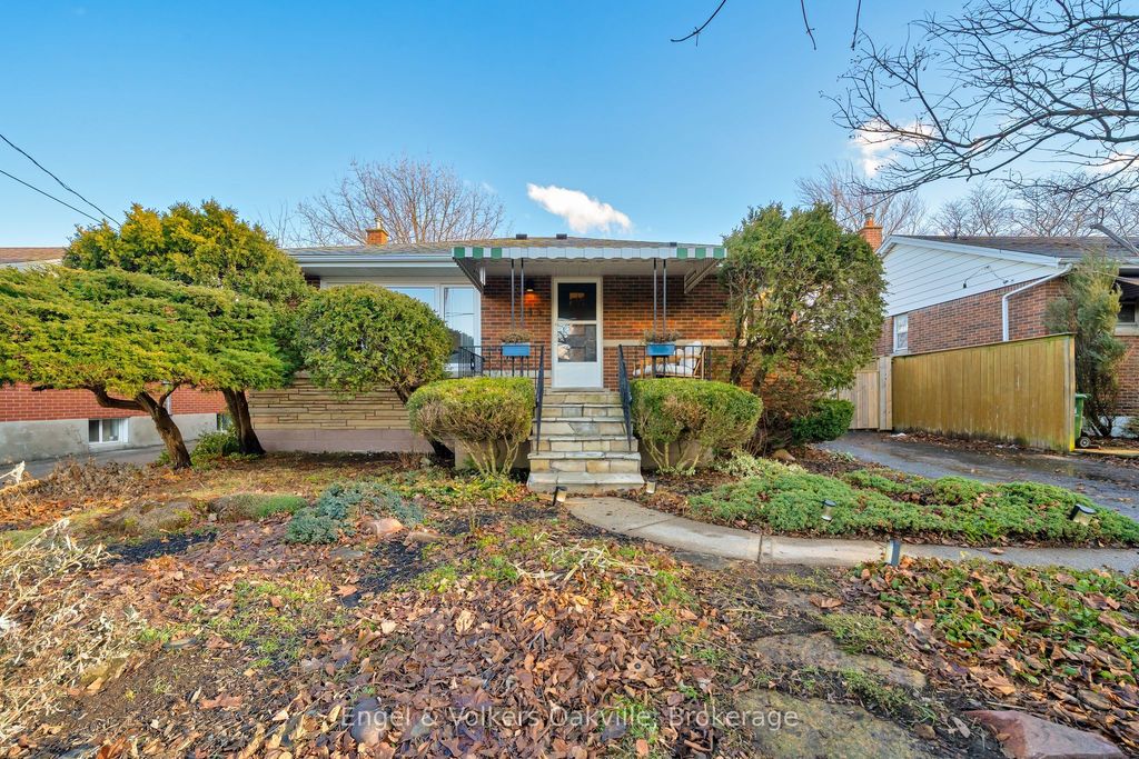 Photo of 115 Welbourn Drive, Hamilton, ON L9A 3N5 (MLS # X12717910)