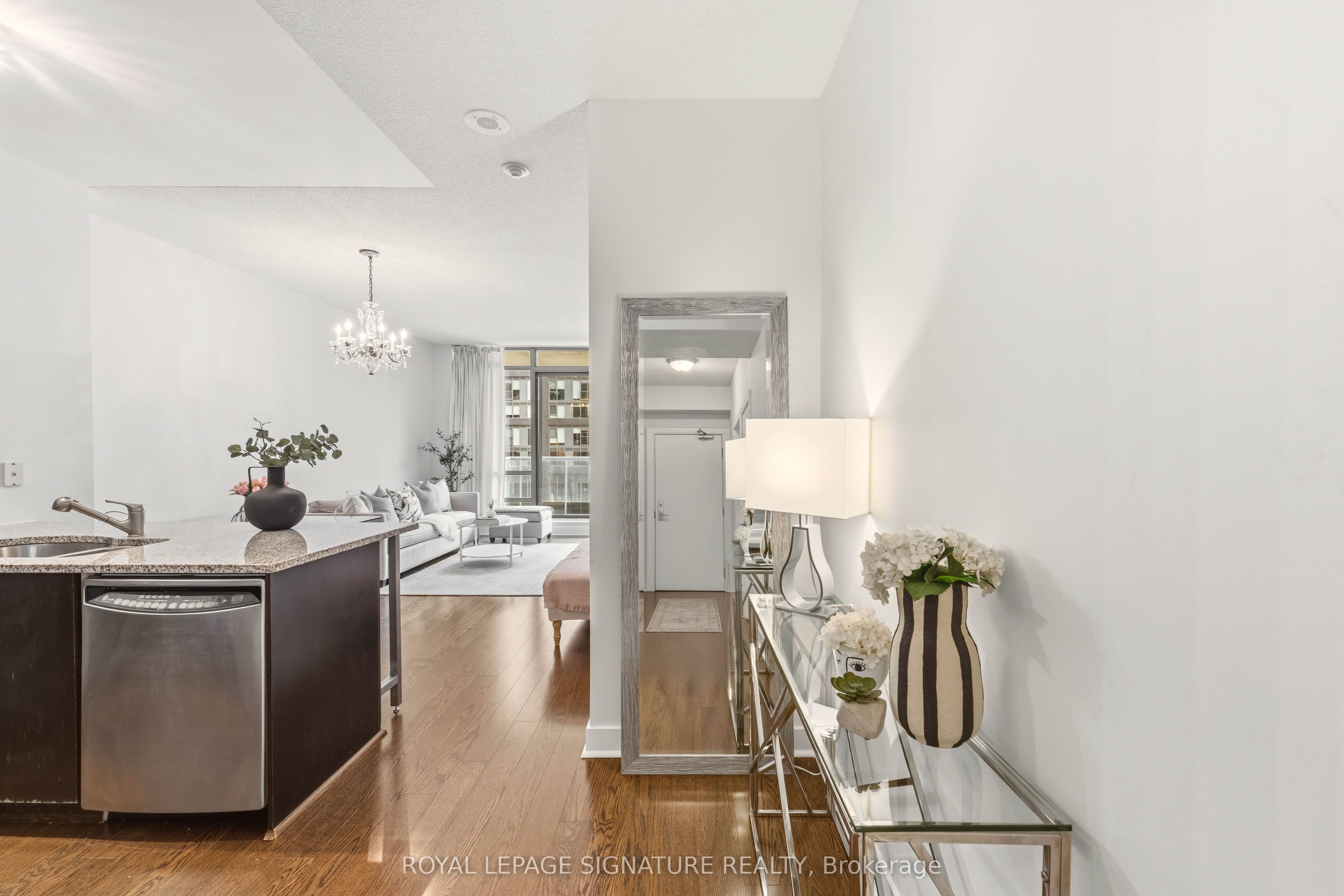 438 King Street W 712