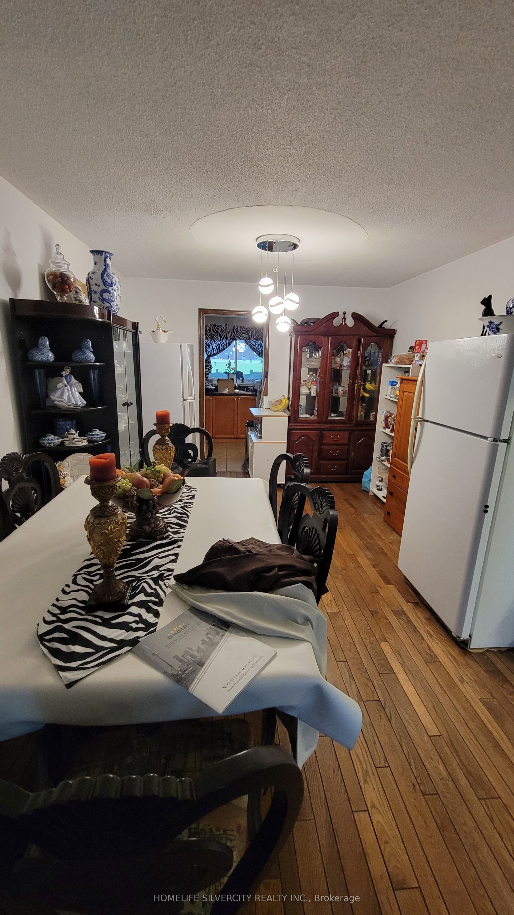 900 Central Park Drive 36