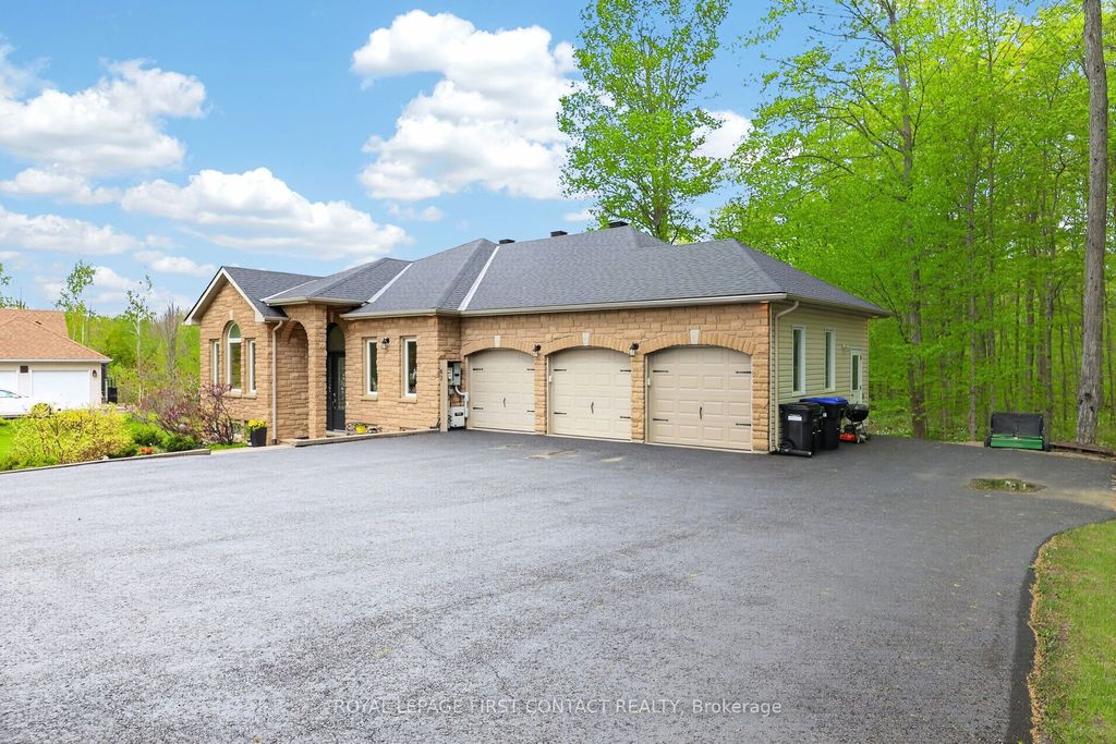 Photo of 43 Boyd Crescent, Oro-Medonte, ON L0K 1N0 (MLS # S13156286)