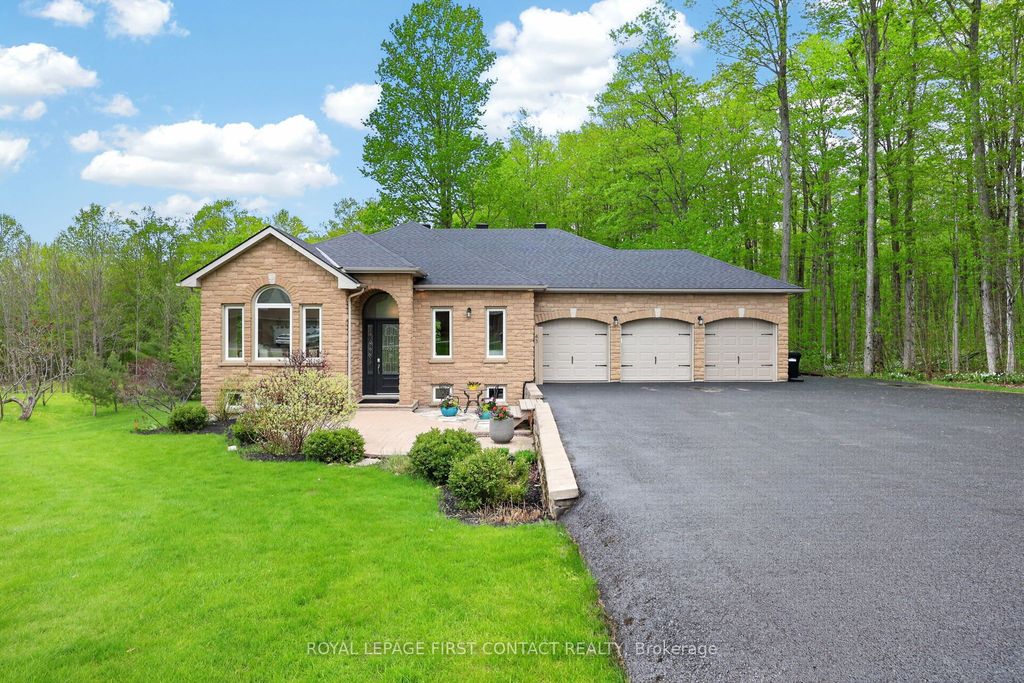 Photo of 43 Boyd Crescent, Oro-Medonte, ON L0K 1N0 (MLS # S13156286)