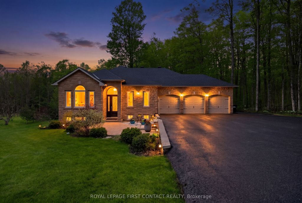 Photo of 43 Boyd Crescent, Oro-Medonte, ON L0K 1N0 (MLS # S13156286)