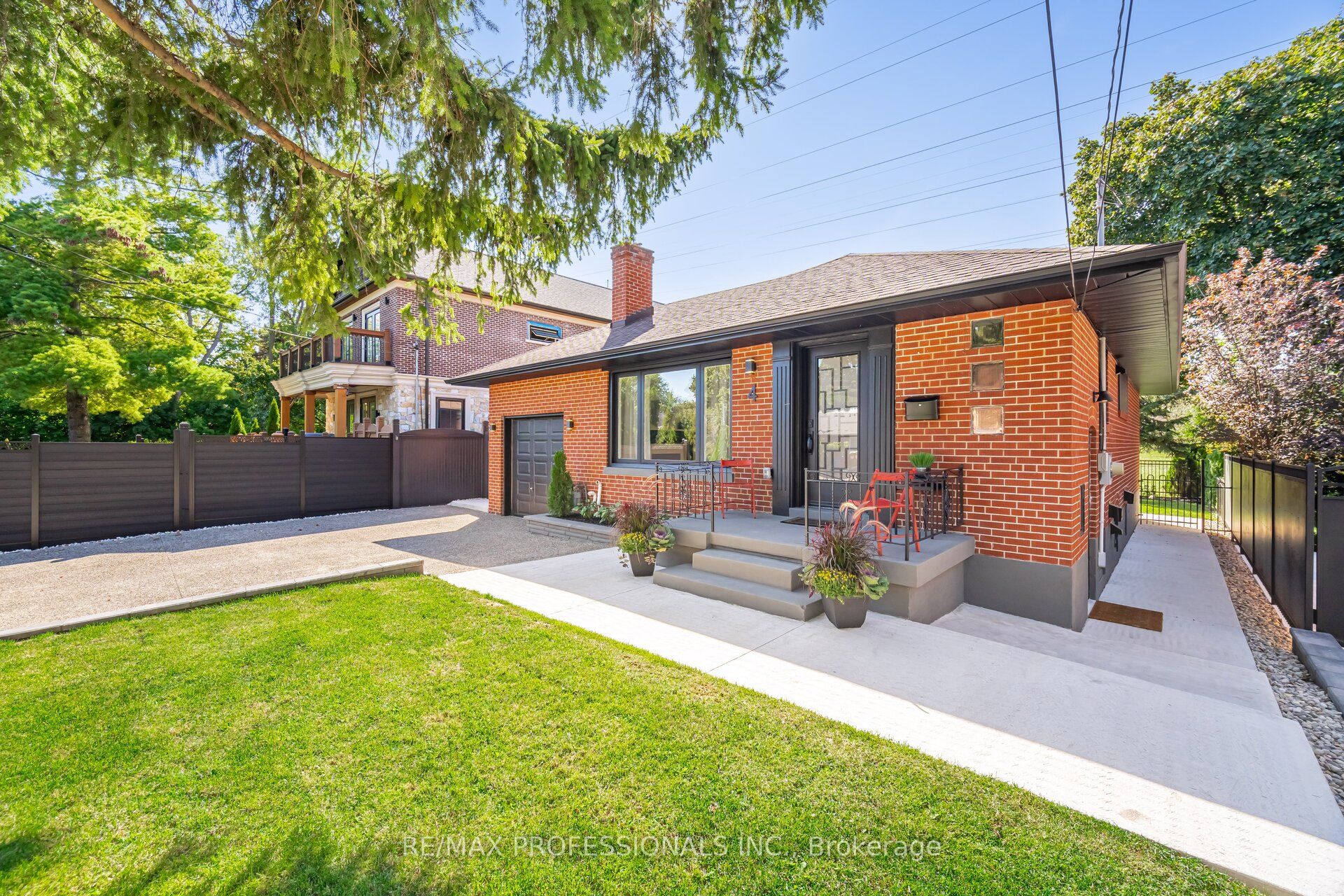 4 Lloyd Manor Road BSMT