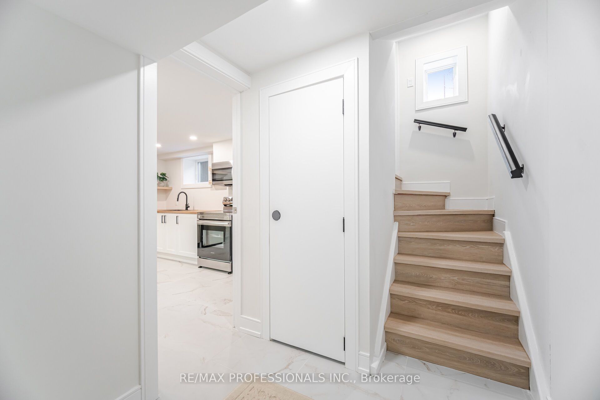 4 Lloyd Manor Road BSMT