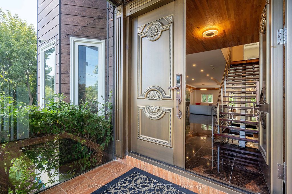 Photo of 1623 Eglinton Avenue W, Mississauga, ON L5M 7C1 (MLS # W12386699)