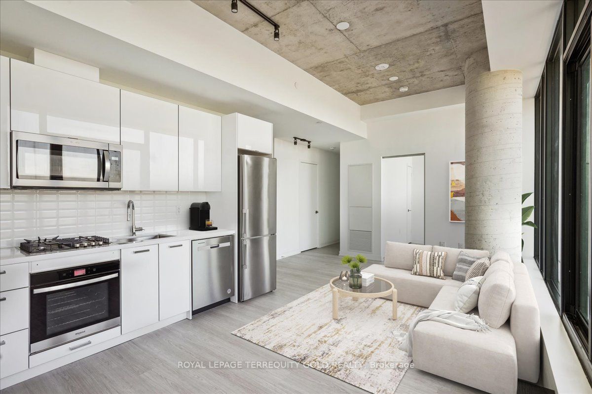 195 McCaul Street E 2003