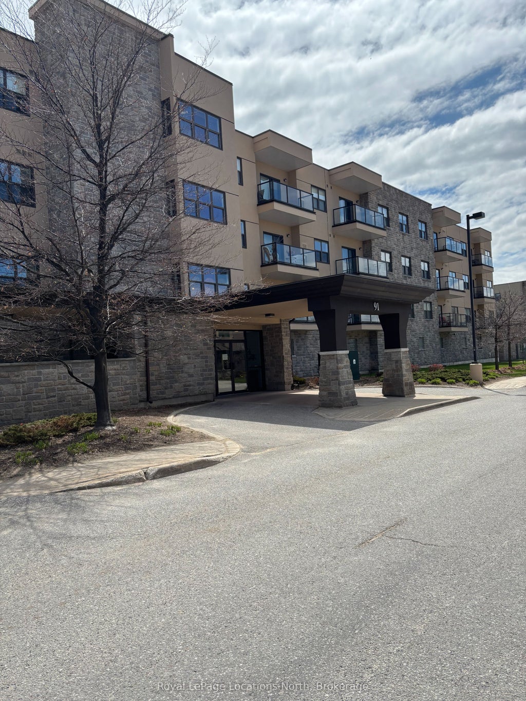 Photo of 91 RAGLAN Street #303, Collingwood, ON L9Y 4V3 (MLS # S12816448)