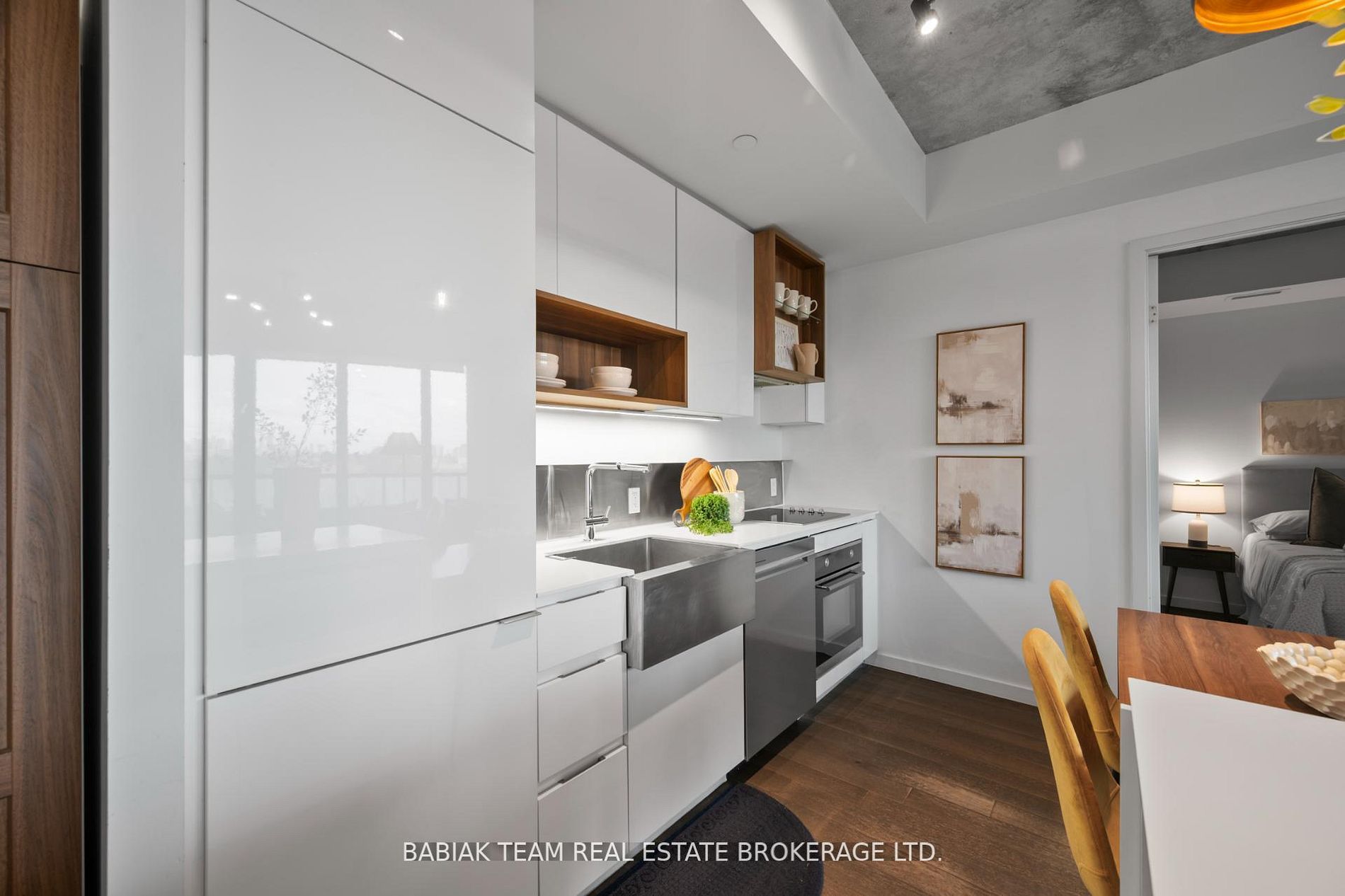 383 Sorauren Avenue 614