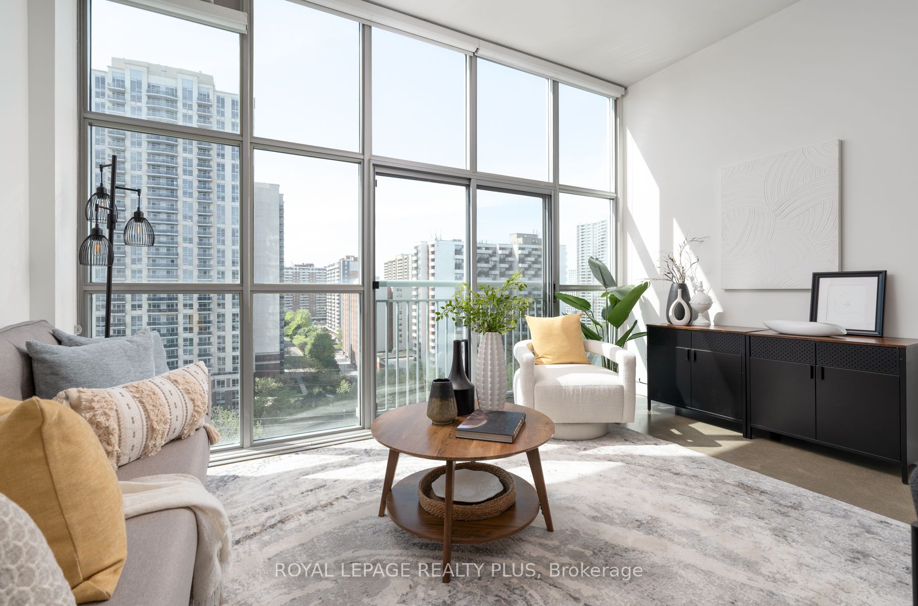 2 Fieldway Road 1016