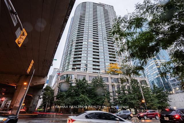 Photo of 18 Yonge Street #808, Toronto, ON M5E 1Z8 (MLS # C13415762)