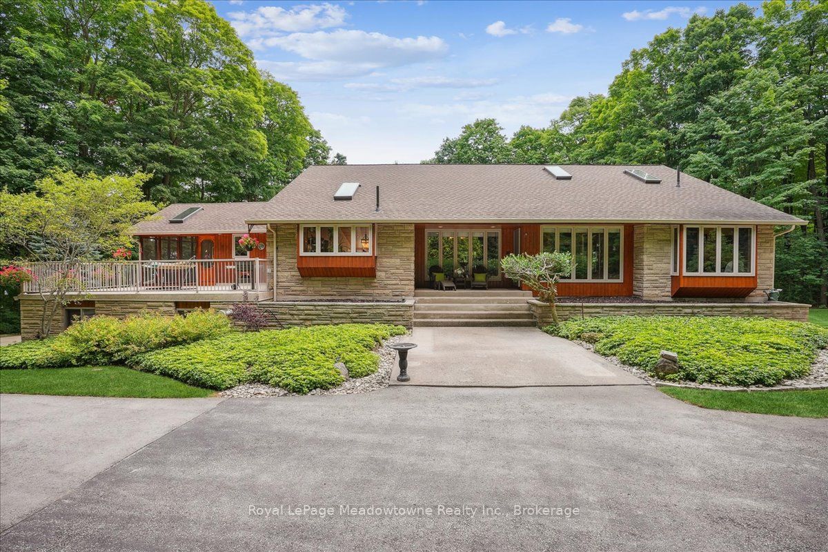 5590 STEELES Avenue W